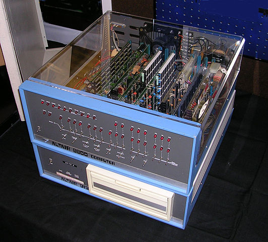 Altair 8800 szmtgp 8 collos floppy lemezegysggel